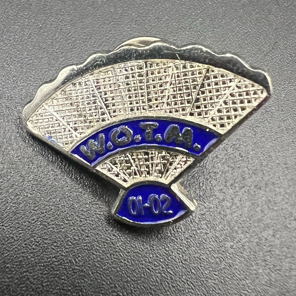 2001 Women of the Moose Lodge WOTM Silver Tone Fan Lapel Pin